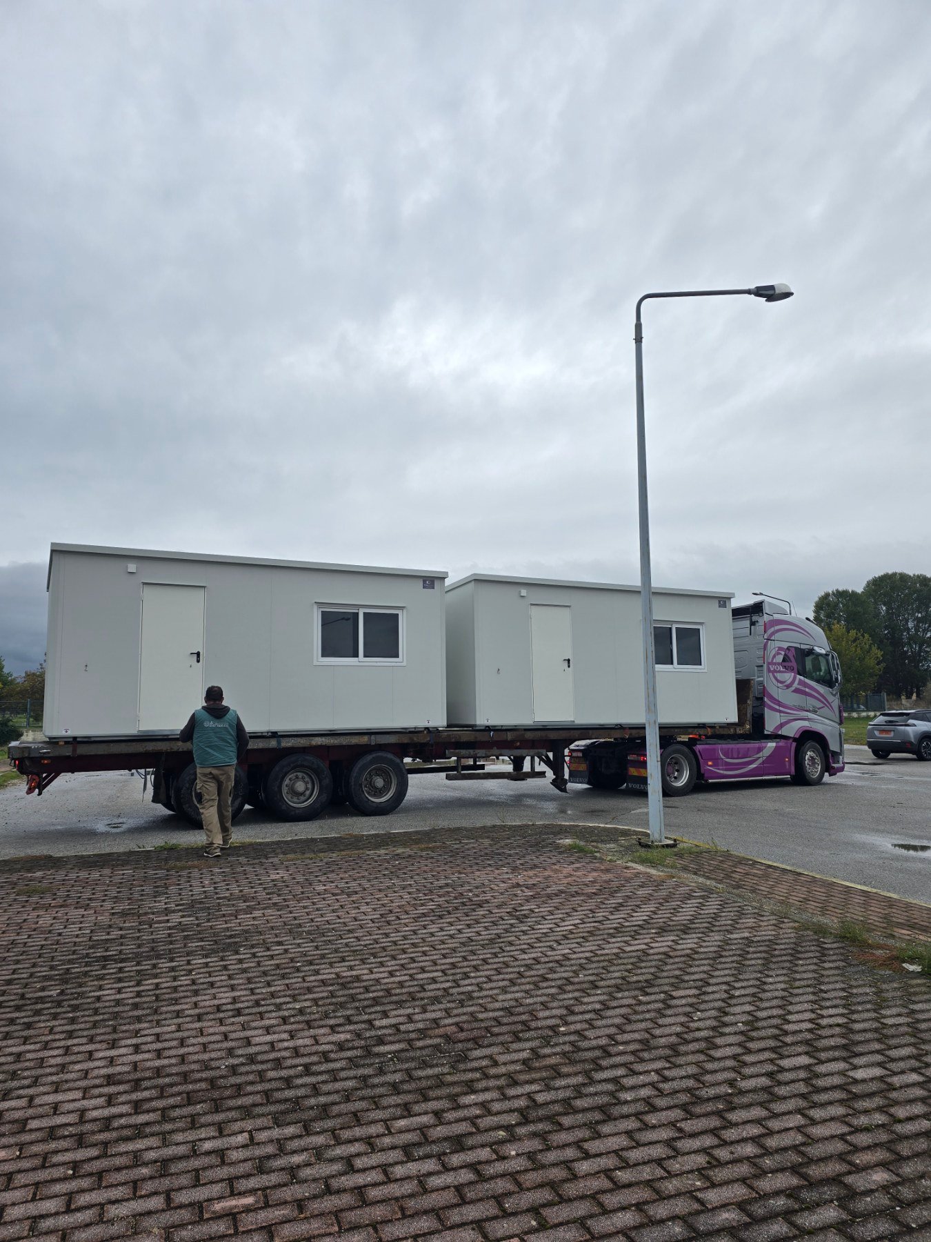 enarxi tis diamorfosis tou parko kykloforiakis agogis me tin topothetisi ton dyo containers (1)